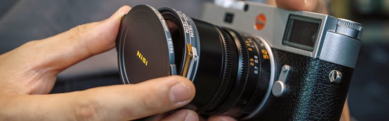 Filtro magnetico JetMag Pro agganciato a una Leica M