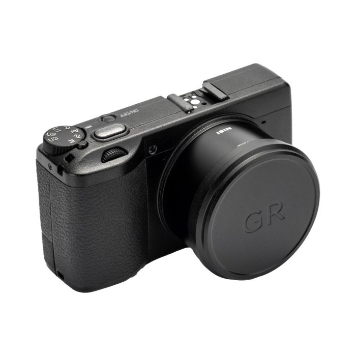 Ricoh GR III X con adattatore PR-12 e tappo NiSi