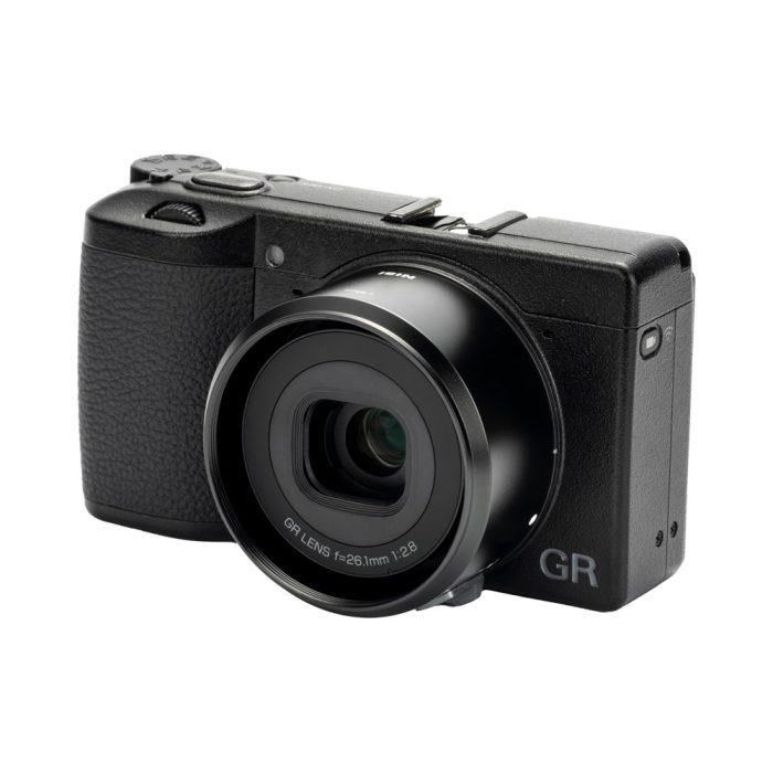 Ricoh GR III X con l'adattatore NiSi PR-12 montato